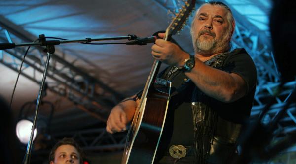 folkul nu va muri nicicand