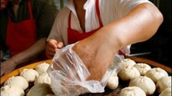 scandalul chinezariilor face noi victime