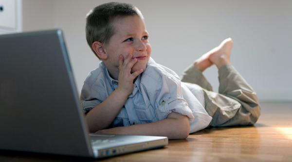 online de la trei ani