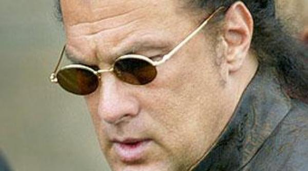 scandal steven seagal acuza fbi ca i a distrus cariera