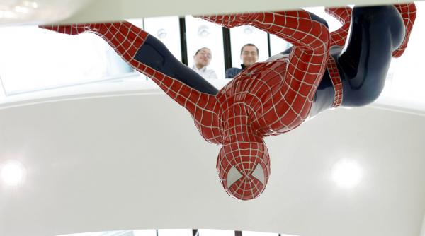 omul paianjen van der waals pe tavan