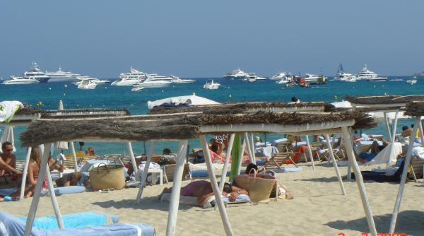 nopti fierbinti la saint tropez