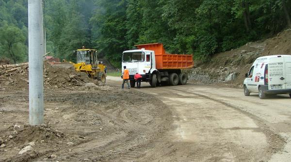 trafic circulatia spre voineasa vidra si obarsia lotrului oprita