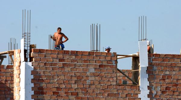 se cauta 150 000 de muncitori