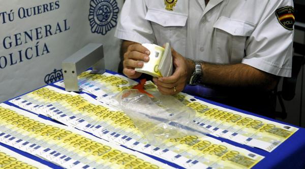 400 000 de euro falsi
