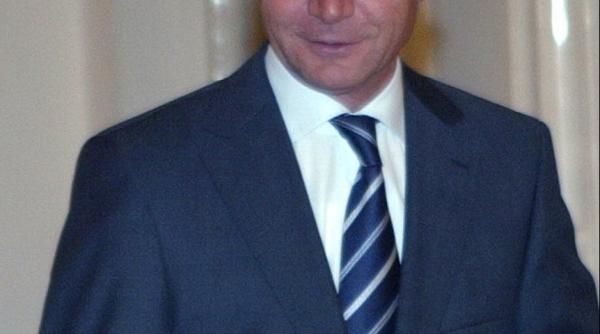 operatia suferita de traian basescu s a incheiat cu succes