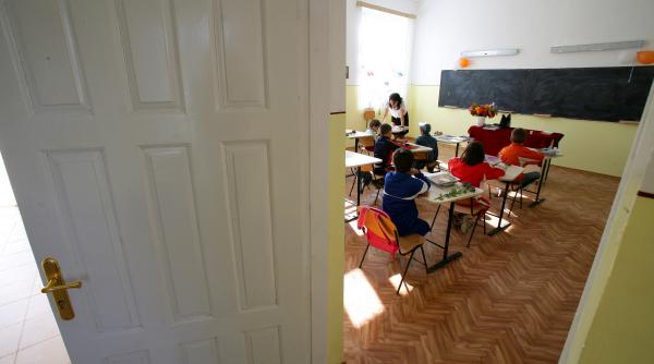 se retrag finantarile