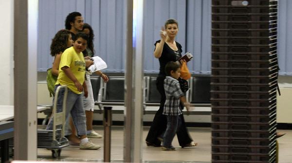 adela omar a uitat sa se intoarca in tara