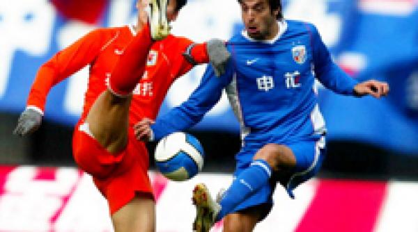 blaturi pe stil chinezesc fotbalist rapit si torturat