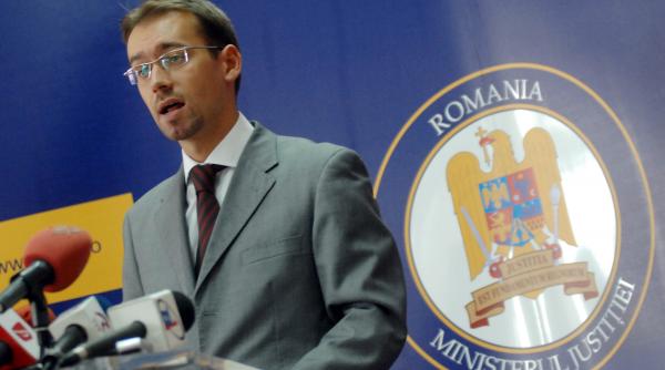 chiuariu demasca dna cu nume si cateva initiale