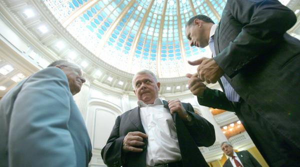 motiunea la mana lui iliescu hrebe