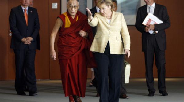 dalai lama baga raca intre chinezi si germani