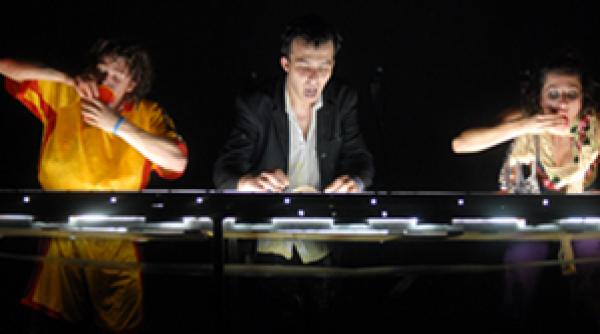 cum se moare cu teatrul pe fir