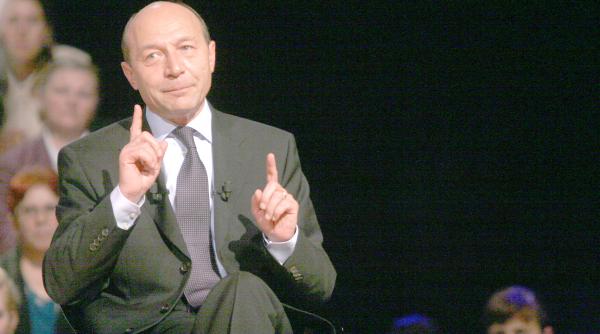 basescu imparte psd istii in buni si rai