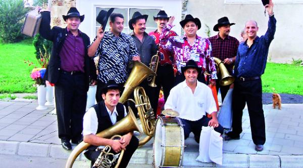 fanfara lui galan cantare in familie