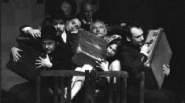 istoria comunismului povestita pentru bolnavii mintal ajunge la tnb