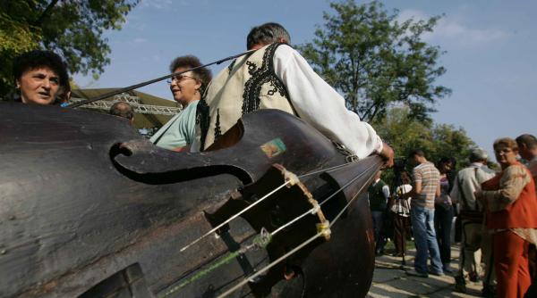 petrecere cu muzici din toata tara