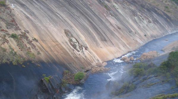 sa stai sub ploaia de vara