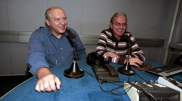 omul cu chitara are zece ani