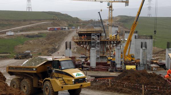 compania bechtel lucreaza prea incet