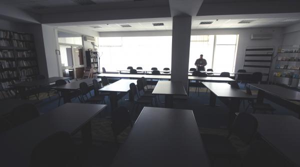 parte de carte biblioteca din alexandria luata cu asalt de cititori