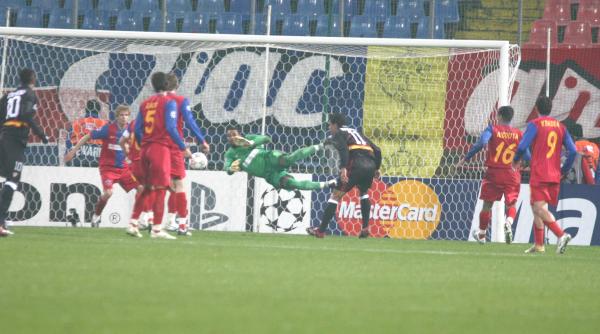 neaveniti intre stele