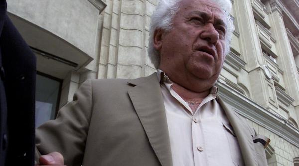 securitatea mana in mana cu carlos sacalul