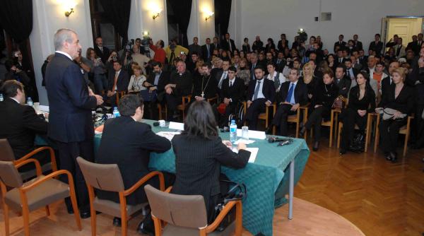 urmaritul argint nas in nas cu guvernul