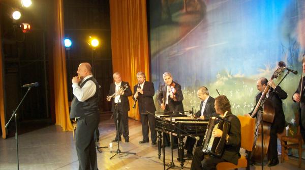 regal de folclor pentru dirijor