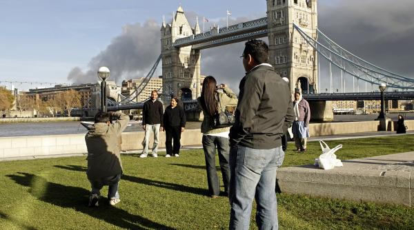 incendiu puternic in estul londrei