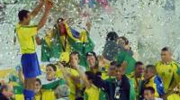 fotbal international brazilia intra pe teren la tol festiv
