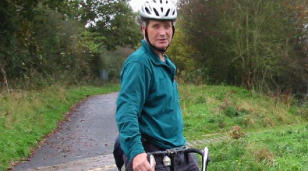 traverseaza sahara cu un camion care functioneaza cu ciocolata