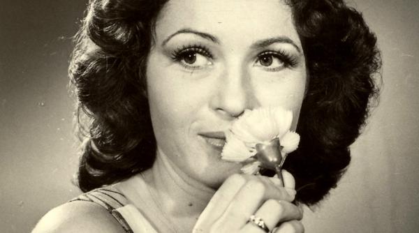 angela diva cu vocea cristalina