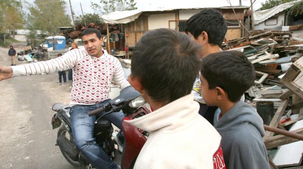 doi magistrati pe un balansoar