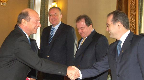 basescu ameninta partidele absente