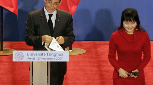 sarkozy ravnit ca sot de o chinezoaica