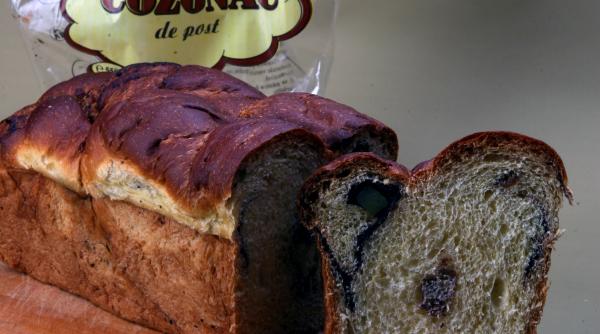 cozonac frumos colorat