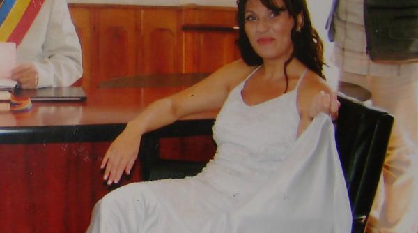 elodia ma simt ca o haina de care trag homlesii