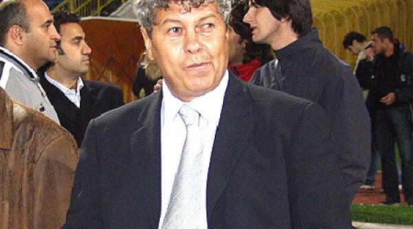 mircea lucescu primeste ordinul de merit din partea lui victor iuscenko