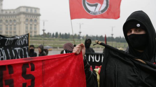 anarhistii ne mai lipseau