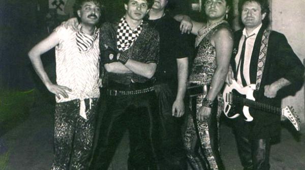 compact povestea continua