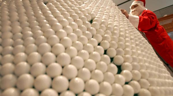 un brad thailandez din mingi de golf