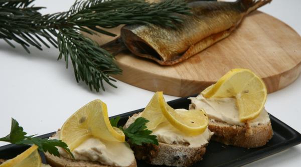 hering afumat sau peste sarat