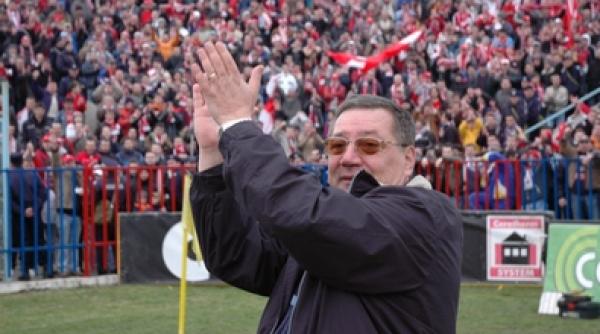 uta a dat o in bara patronul bara si a luat jucariile si a plecat