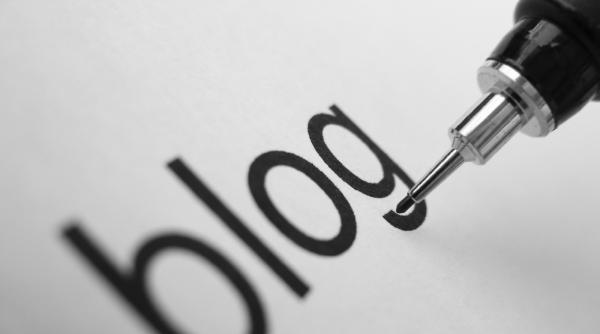 atentie se poarta blogurile