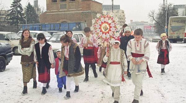 colindele noastre sunt niste icoane vorbite