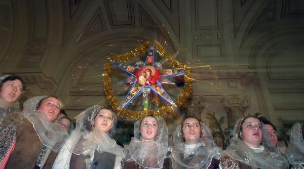 iata vin colindatorii