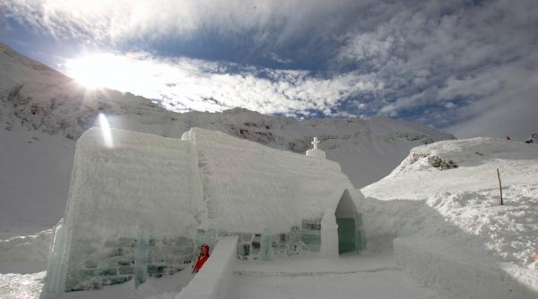 boboteaza in gheata sarbatoare crestina in muntii fagaras