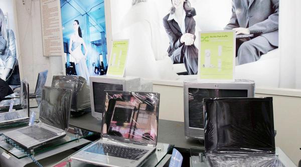 s au vandut sapte notebook uri pe ora