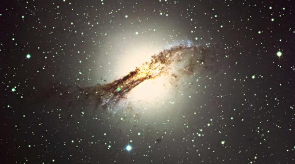 sursa misterioasa de raze x descoperita intr o galaxia centaurus a